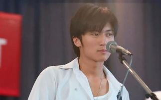 王菲谢霆锋吃瓜